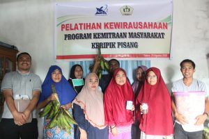 Tim Dosen Nuku Bantu Kembangkan Usaha Kripik Pisang Di Kota Tikep