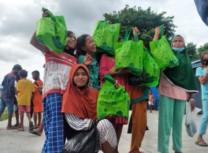 Ramadhan Dimata Bocah Gamalama Penjual Tas Plastik