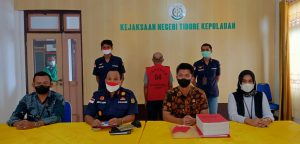 Kejari Tikep Tahan Tersangka KH Dan Barang Bukti Uang Tunai Rp.100 Lebih
