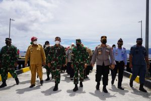 Prosesi Adat Sambut Kedatangan Pangdam Di Tidore