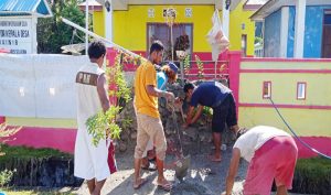 Anggap Bupati Sula Tak Adil Kantor Desa Dicor Warga  