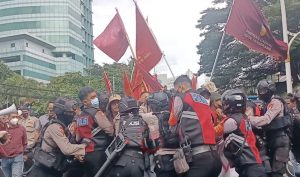 Sempat Dihadang Polisi, Begini Tuntutan Aksi IMM Depan Istana Negara