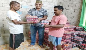 Jelang Lebaran, Anggota DPRD Sula Ini Berbagai Santunan