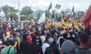 Ribuan Aktivis Mahasiswa Ternate Aksi Tolak BBM