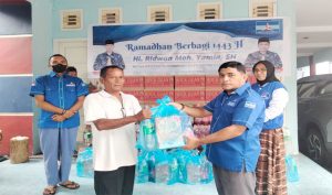 Ketua Demokrat Tidore Kepuluan Berbagi Ratusan Paket Lebaran