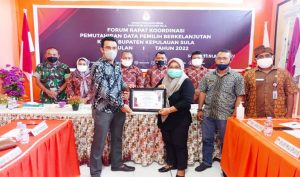 Pasca Terbit Akta Kematian, Desa Fagudu Raih Penghargaan dari KPU Sula