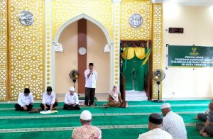 Pengurus Masjid di Ternate Terima Bantuan