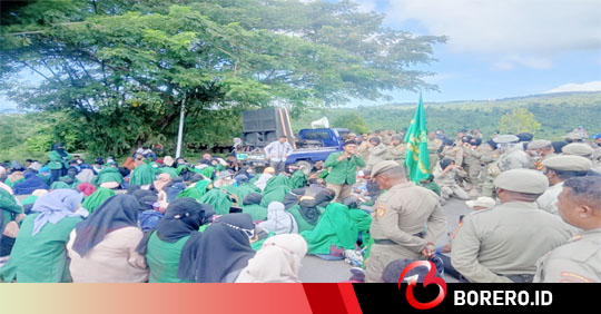 demo mahasiswa fb