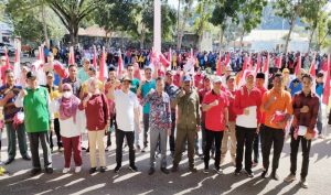 Kenang Jasa Pahlawan, Pemda Sula Bagikan 5000 Bendera Merah Putih