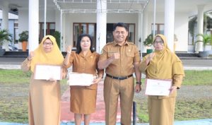Guru Diberi Piagam Purna Bhakti, PKB Apresiasi Bupati Haltim