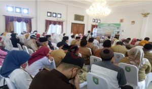 Penuh Haru, Keluarga dan Pemda Sula Sambut Jamaah Haji