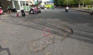 Jalan Berlubang Segara Dihotmix