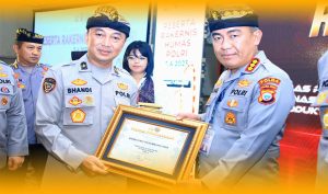 Terbaik di Zona Indonesia Timur, Bidhumas Polda Malut Raih Penghargaan