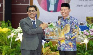 Terima Penghargaan, Begini Kata Wakil Bupati Halbar ke GMKI