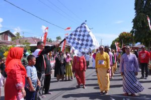 Lomba Gerak Jalan Gunakan Seram Tempo Dulu
