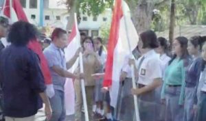 Pemda Halbar Bagi Bendera Jelang Hari Kemerdekaan ke-78 