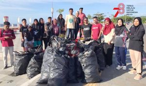 Peringati HUT RI, Komunitas PEMA Punggut Sampah di Tidore