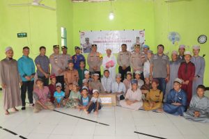 Dorong Minta Baca, Polres Sula Salurkan Buku dan Al-Qur’an