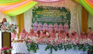 Ibu-Ibu Mangega Sanana Peringati Maulid Nabi Muhammad SAW