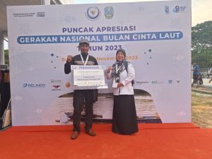 Kumpul Sampah Laut, Nelayan Kayu Merah Ternate Raih Penghargaan dari Kementerian