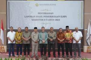Sekda Menerima Penyerahan LHP Semster II