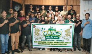 Intelkam Gandeng Wartawan Halbar Berbagi Takjil Ramadan