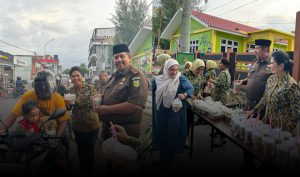 Kejati Malut Berbagi Takjil Ramadan Perkuat Silaturahmi ke Warga