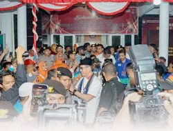 BERSAMA Pimpinan Partai, Benny-Sarbin Tampil Elegan di KPU Malut