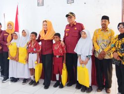 Bupati Sula Bagikan Seragam dan Tinjau Fasilitas Pendidikan