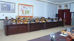 Rapat Pembahasan Hal-HalTeknis terkait Rangkaian Kegiatan Peringatan HUT Kemerdekaan RI, dipimpin olehStaf Ahli Wali Kota Bidang Politik, Hukum dan Pemerintahan, Asis Hadad di RuangRapat Wali Kota, Senin (157 (3)