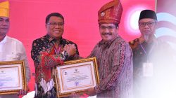 Sekretaris Daerah Kota Tidore Kepulauan H Ismail Dukomalamo, menerima Penghargaan dari Kemendagri atas Dukungannya Dalam rangka pembagian 10 juta Bendera Merah Putih pada Tahun 2024. Sabtu (3182024)
