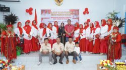 Pengurus DPC KKK Kota Tidore dalam dokumentasi foto bersama degan Sekretaris Daerah Ismail Dukomalamo dan Wakil Ketua I TP PKK Kota Tidore Kepulauan Hj. Rahmawati Muhammad Sinen (2)