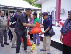 Warga Kecamatan Tidore Timur Terima Bantuan Pangan Gratis 