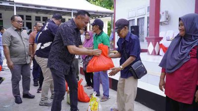 Warga Kecamatan Tidore Timur Terima Bantuan Pangan Gratis 
