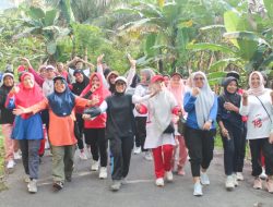 Berbeda! Acara Jalan Sehat Sambut HUT RI di Tomalou Tidore Lewati Kebun Warga