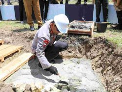 Kapolda Letakkan Batu Pertama Gedung SKCK dan Tugu Perjuangan di Halteng