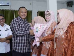 Walikota Tidore Antarkan Belasan Kepsek dan Guru Masuki Masa Purna Bakti