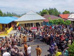 Muhammad Sinen Turun Langsung Hadapi Massa Aksi Bobo yang Tutup Jalan Umum