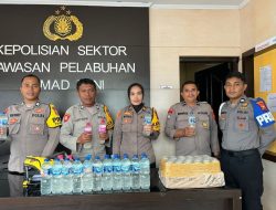 Gelar Razia, Polsek Ahmad Yani Amankan Puluhan Botol Miras di Atas Kapal