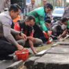 Jaga Fasilitas Umum, Ditlantas Polda Malut dan Komunikasi Ojol Gelar Aksi Cat Trotoar