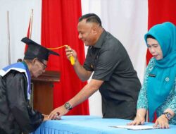 Walikota Tidore Wisudakan 35 Siswa Sekolah Lansia Pelangi Senja