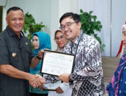 Hadiri Wisuda Sekolah Lansia, Pimpinan BRI Soasio: Belajar dan Berkarya Tak Mengenal Usia