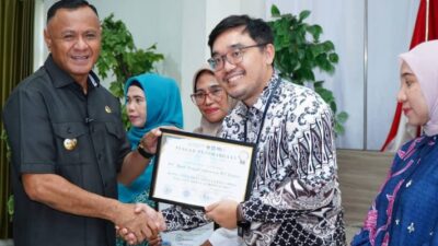 Hadiri Wisuda Sekolah Lansia, Pimpinan BRI Soasio: Belajar dan Berkarya Tak Mengenal Usia