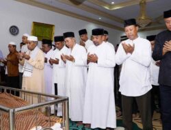 Walikota Tidore Beri Penghormatan Terakhir Lepas Jenazah Almarhum Achmad Mahifa