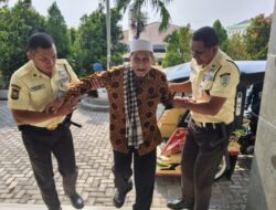 Aksi Humanis Pegawai BRI Cabang Soasio Bantu Nasabah Bertransaksi