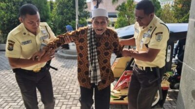 Aksi Humanis Pegawai BRI Cabang Soasio Bantu Nasabah Bertransaksi
